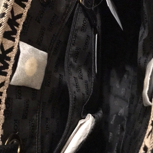Authentic Michael Kors tote - Picture 6 of 6